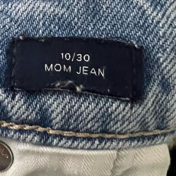 GAP Denim Mom Jeans High Waist Light Indigo Wash Size  10 - Picture 5 of 9